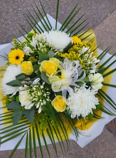 Lemon Drops - This little bag filled with flowers is the perfect way to send your message.